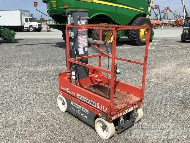 SkyJack SJ12 Vertical mast lifts