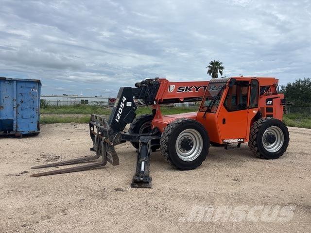 SkyTrak 12054 Telescopic handlers