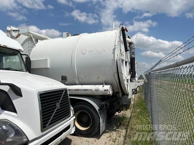 Sterling L9500 Sewage disposal Trucks