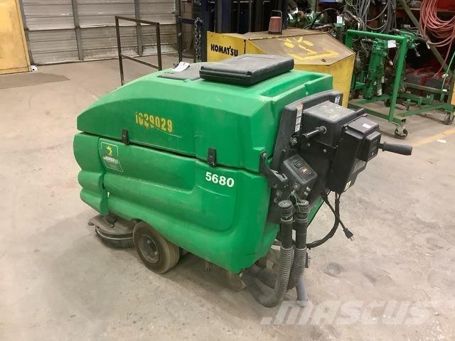 Tennant 5680 Scrubber dryers