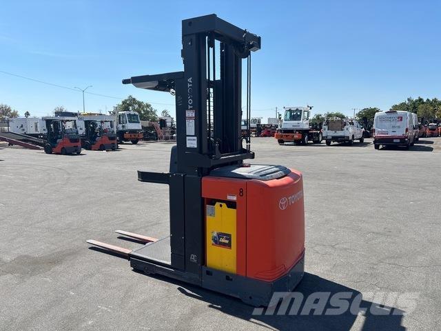 Toyota 8BPU15 Medium lift order picker