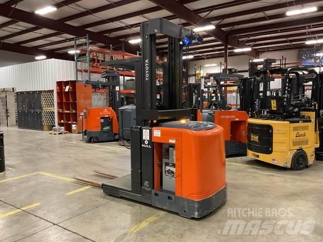 Toyota 8BPUE15 Medium lift order picker