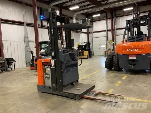 Toyota 8BPUE15 Medium lift order picker