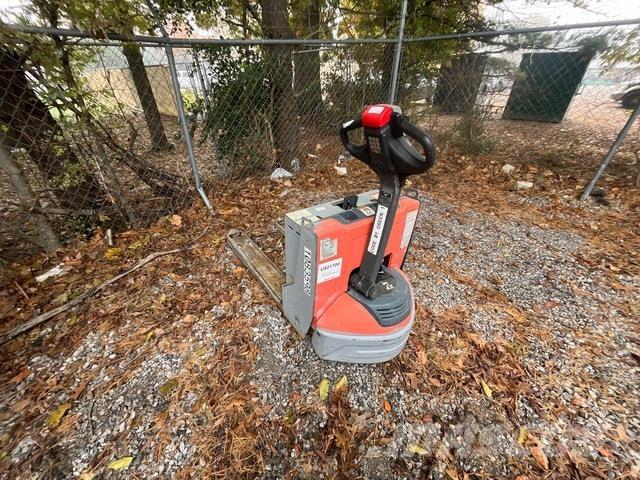 Toyota 8HBW23 Hand pallet truck