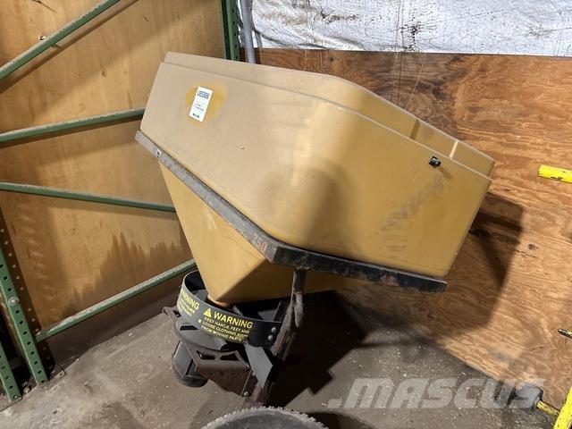  Trailhawk 750 Sand and salt spreaders