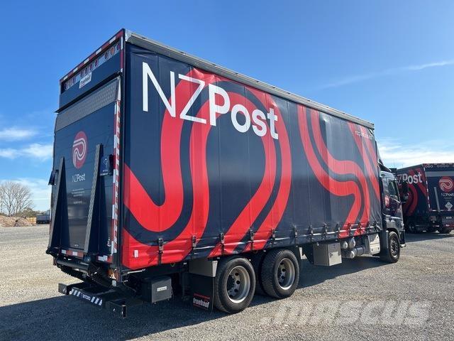 UD CD 25 360 Tautliner/curtainside trucks