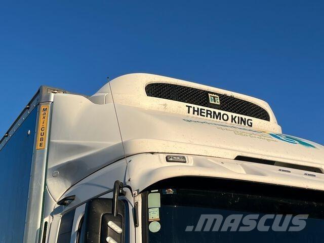 UD CG 32 460 Temperature controlled trucks