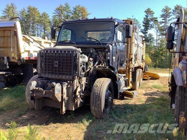 Volvo VHD Snow blades and plows
