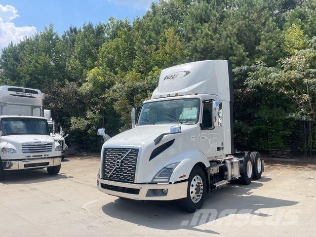 Volvo VNL300 Truck Tractor Units