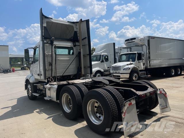 Volvo VNL300 Truck Tractor Units