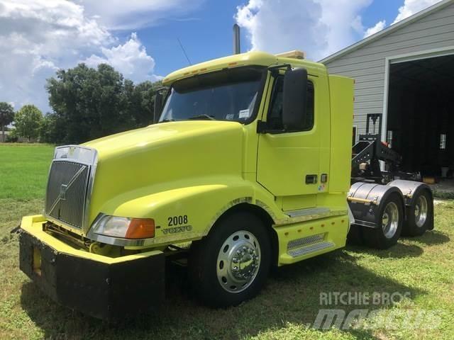 Volvo VNL64T Truck Tractor Units