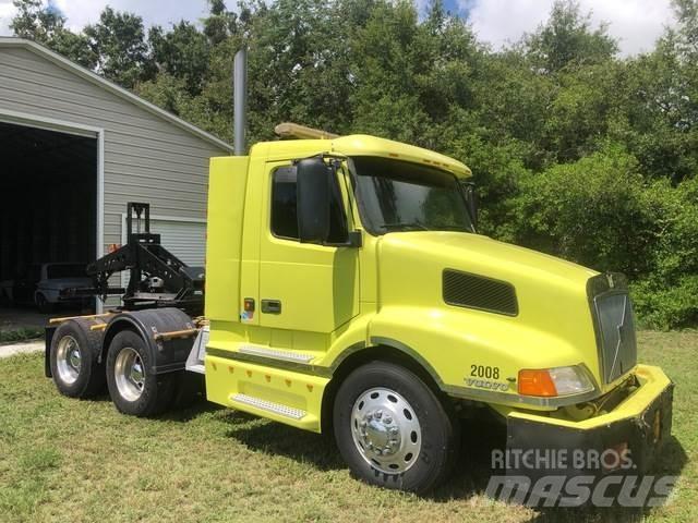 Volvo VNL64T Truck Tractor Units