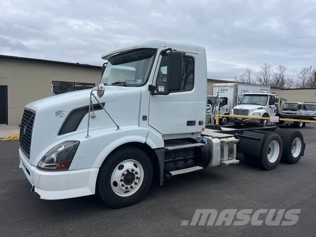 Volvo VNL64T Truck Tractor Units