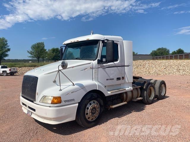 Volvo VNL64T Truck Tractor Units