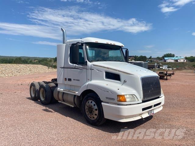 Volvo VNL64T Truck Tractor Units