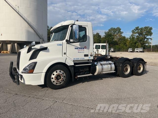 Volvo VNL64T Truck Tractor Units