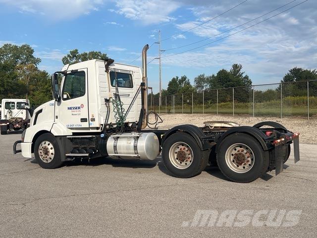 Volvo VNL64T Truck Tractor Units