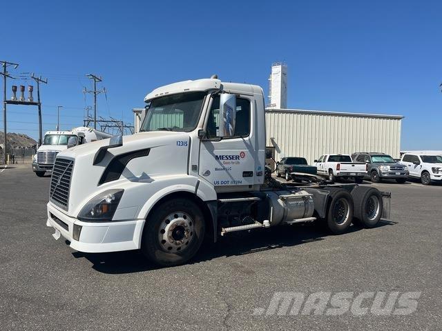 Volvo VNL64T Truck Tractor Units