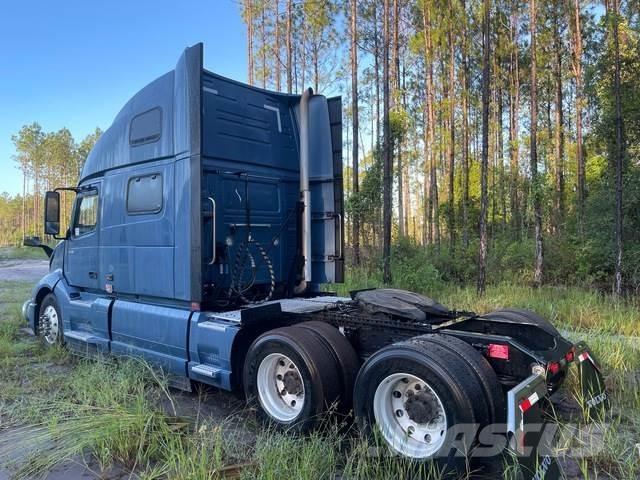Volvo VNL860 Truck Tractor Units