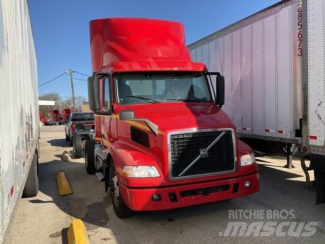 Volvo VNM42T Truck Tractor Units