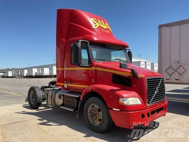 Volvo VNM42T Truck Tractor Units