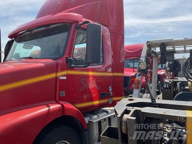 Volvo VNM42T Truck Tractor Units