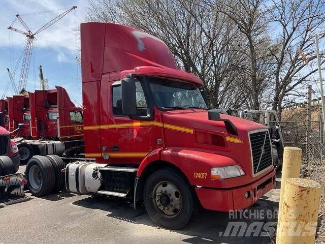 Volvo VNM42T Truck Tractor Units