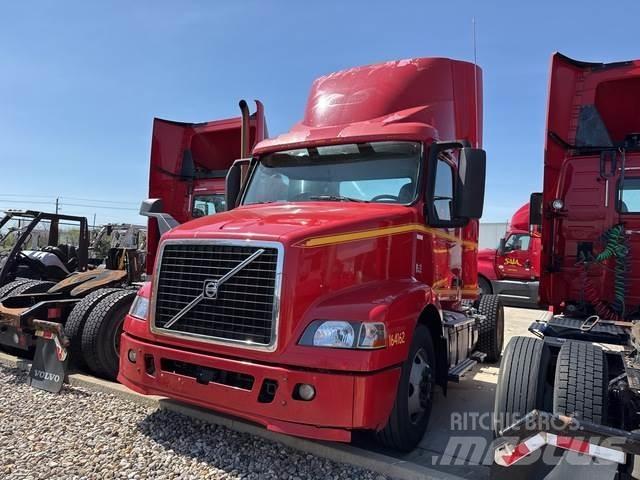 Volvo VNM42T Truck Tractor Units