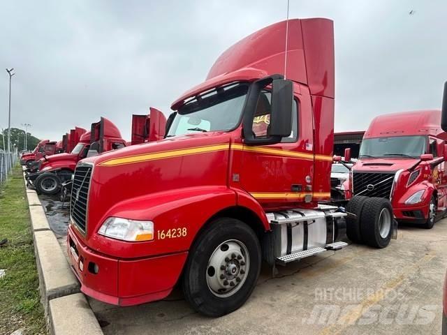 Volvo VNM42T Truck Tractor Units