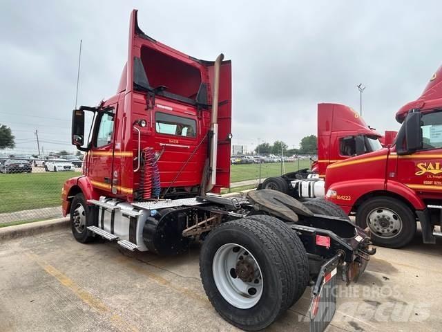 Volvo VNM42T Truck Tractor Units