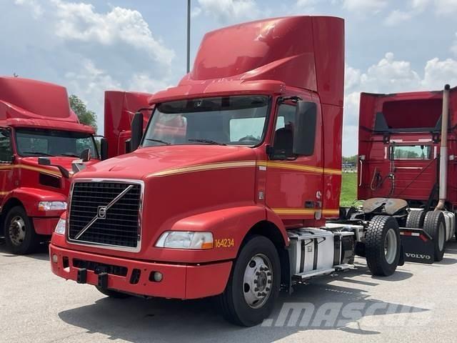 Volvo VNM42T Truck Tractor Units