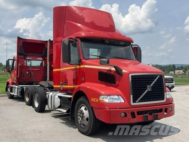 Volvo VNM42T Truck Tractor Units