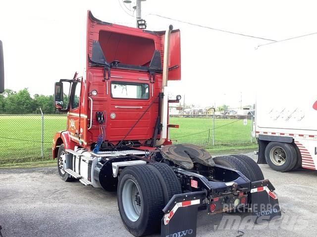 Volvo VNM42T Truck Tractor Units