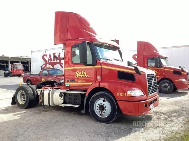 Volvo VNM42T Truck Tractor Units