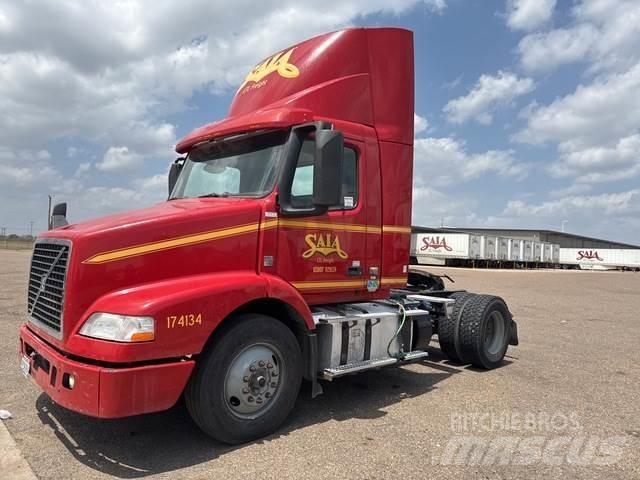 Volvo VNM42T Truck Tractor Units
