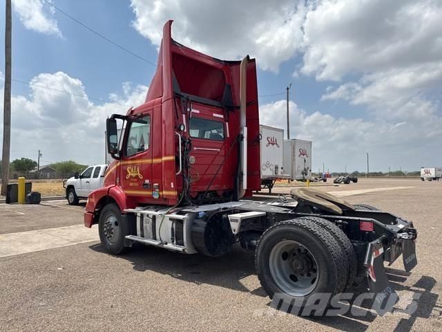 Volvo VNM42T Truck Tractor Units