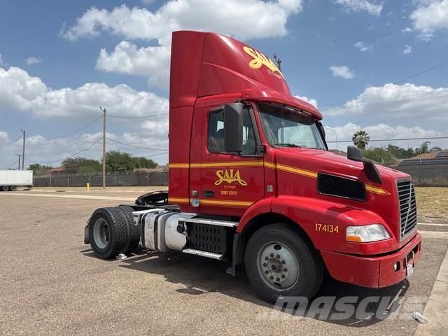 Volvo VNM42T Truck Tractor Units