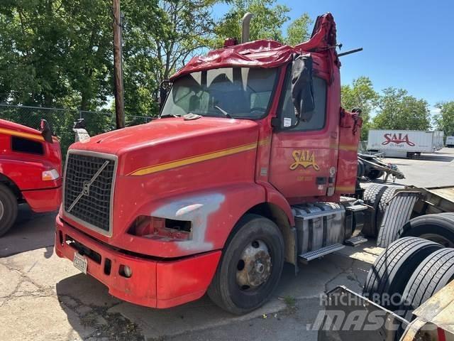 Volvo VNM42T Truck Tractor Units
