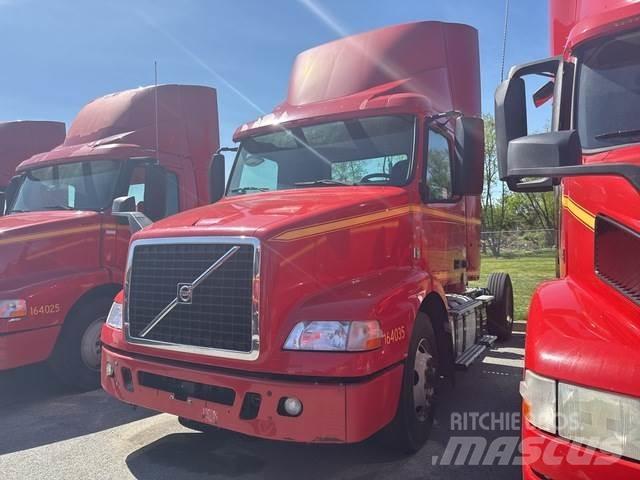 Volvo VNM42T Truck Tractor Units