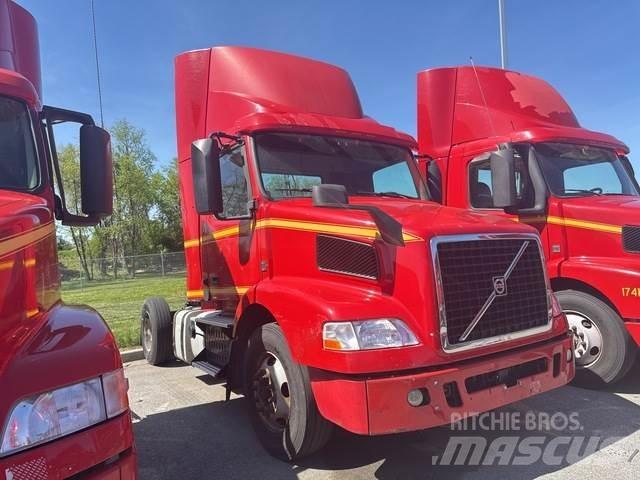 Volvo VNM42T Truck Tractor Units