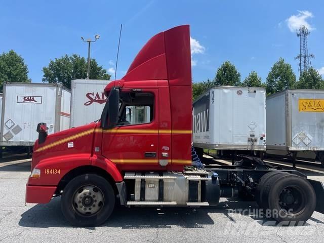 Volvo VNM42T Truck Tractor Units