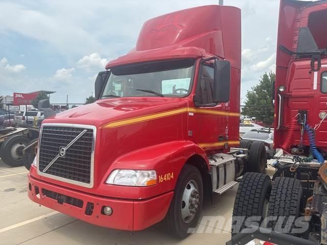Volvo VNM42T Truck Tractor Units