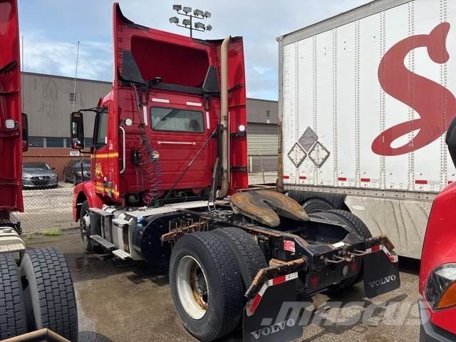 Volvo VNM42T Truck Tractor Units