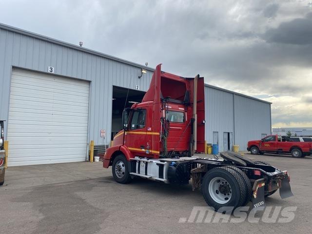 Volvo VNM42T Truck Tractor Units