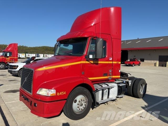 Volvo VNM42T Truck Tractor Units
