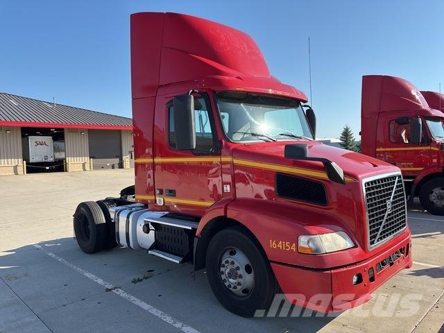 Volvo VNM42T Truck Tractor Units