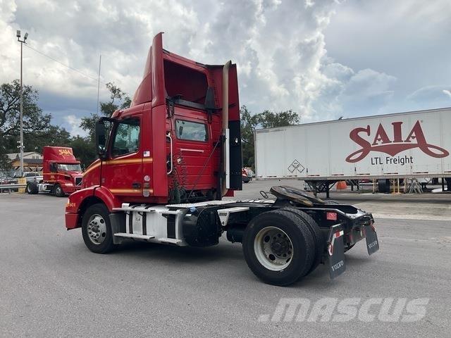 Volvo VNM42T Truck Tractor Units