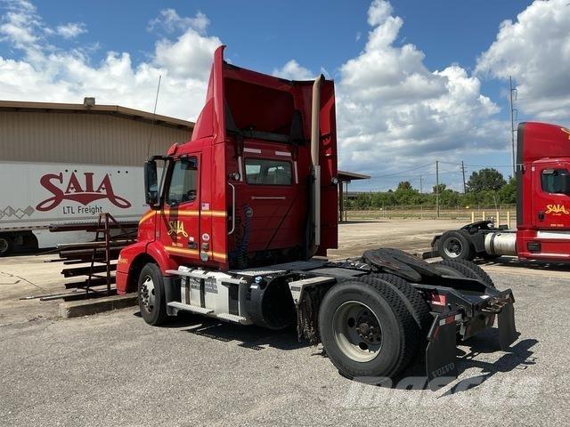 Volvo VNM42T Truck Tractor Units
