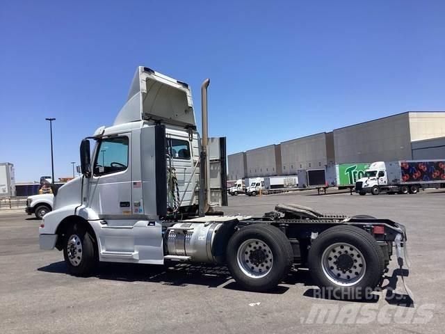 Volvo VNM64T Truck Tractor Units