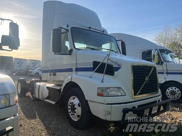 Volvo VNR64T Truck Tractor Units